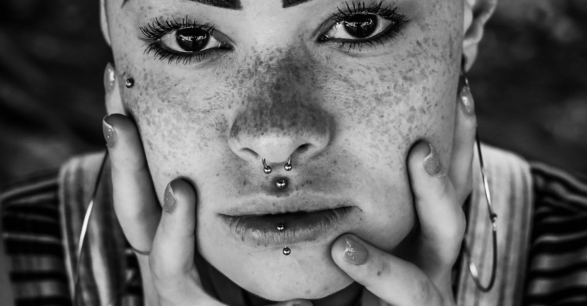 Comparing the Longevity of Organic vs Synthetic Pigments in Makeup Applications