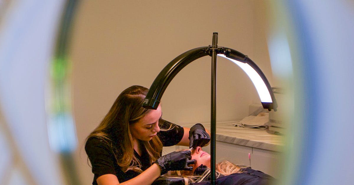 Safety Gloves: A Key Element in Client Safety and Hygiene